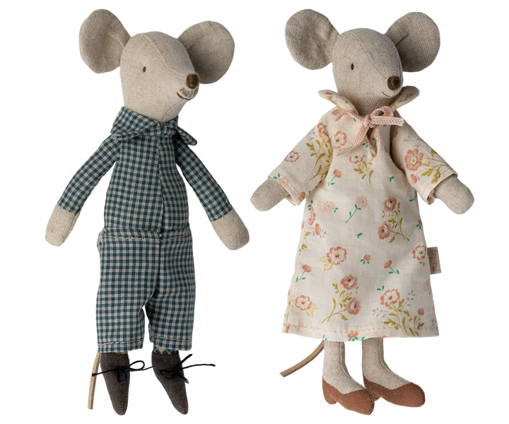 Grandma and Grandpa Mice in Cigar Box