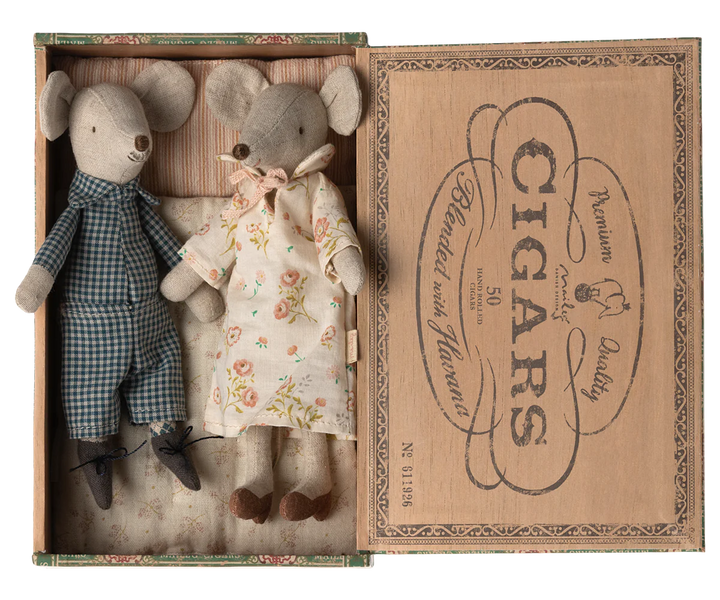 Grandma and Grandpa Mice in Cigar Box