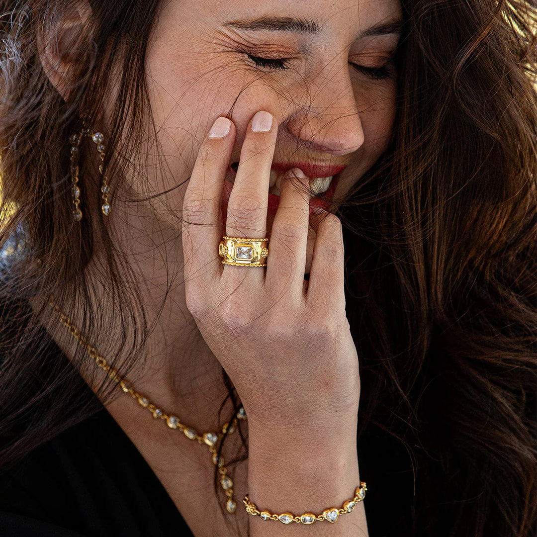 Capucine De Wulf | Berry Hammered Band | Gold + Cubic Zirconia